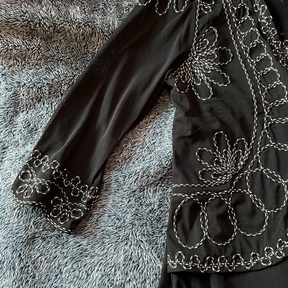 Black tunic top - Picture 2 of 11